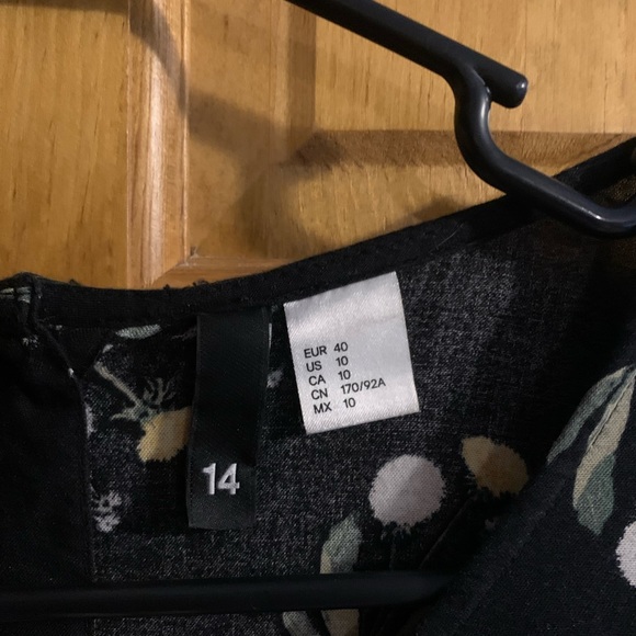 H&M dandelion print blouse. Size 14. - Picture 3 of 5